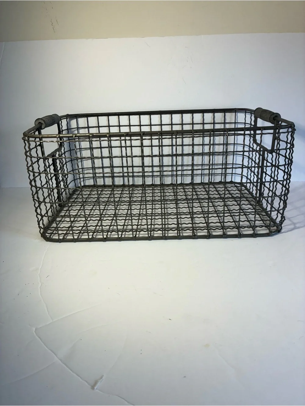 Vintage Industrial Wavy Wire Storage Basket with Wood Handles – Farmhouse Decor